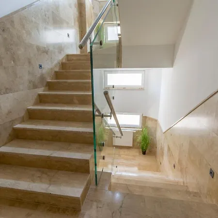Pontjo Apartman Мішкольц Екстер'єр фото