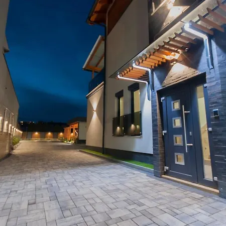 Pontjo Apartman Мішкольц Екстер'єр фото